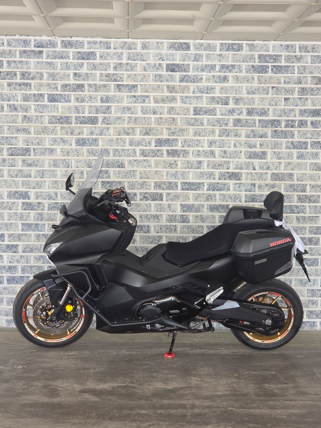 혼다 포르자 750 main
