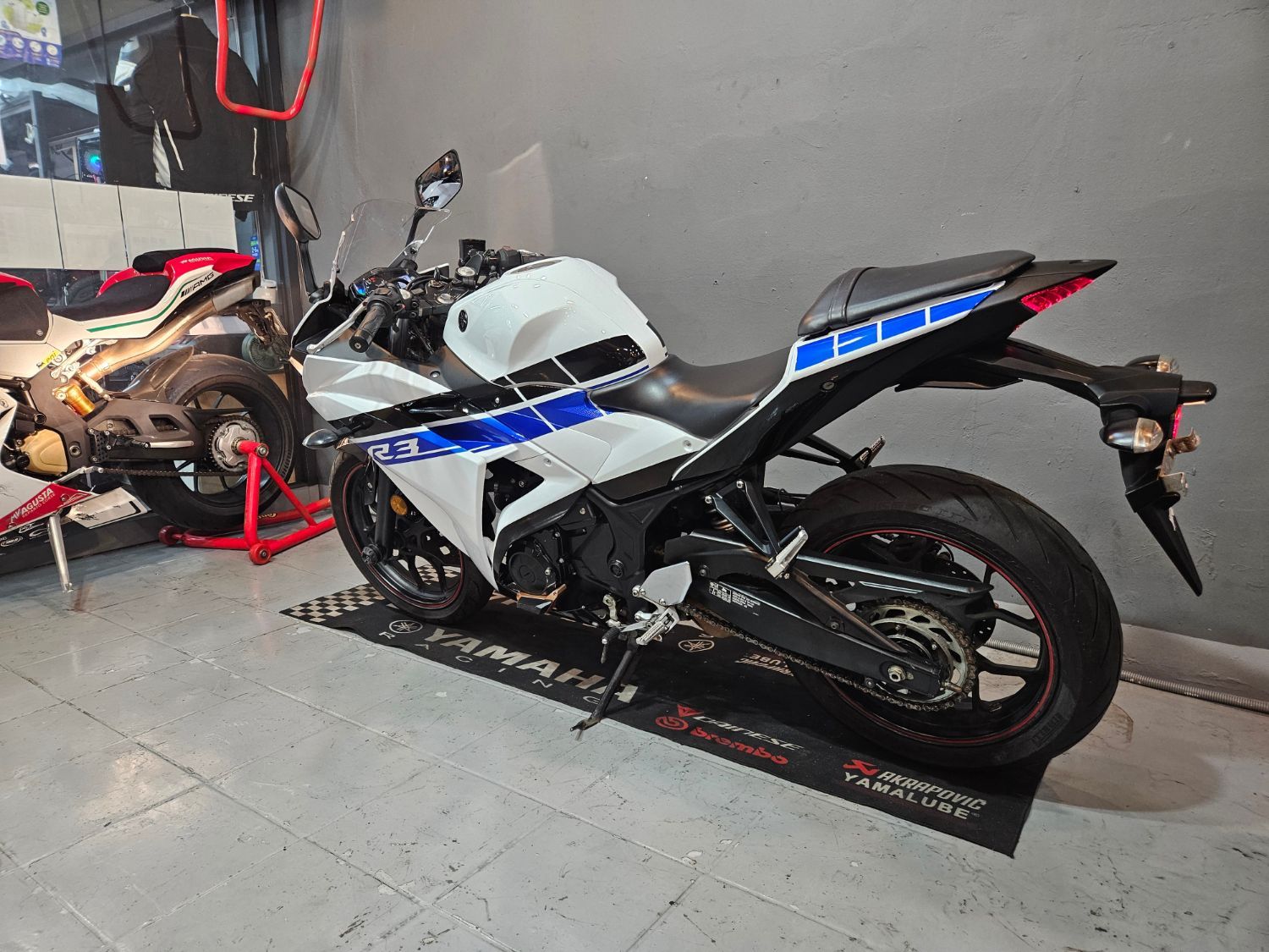 야마하 YZF R3 more