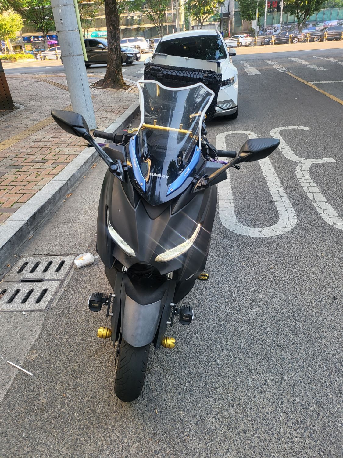 야마하 XMAX 300 ABS main