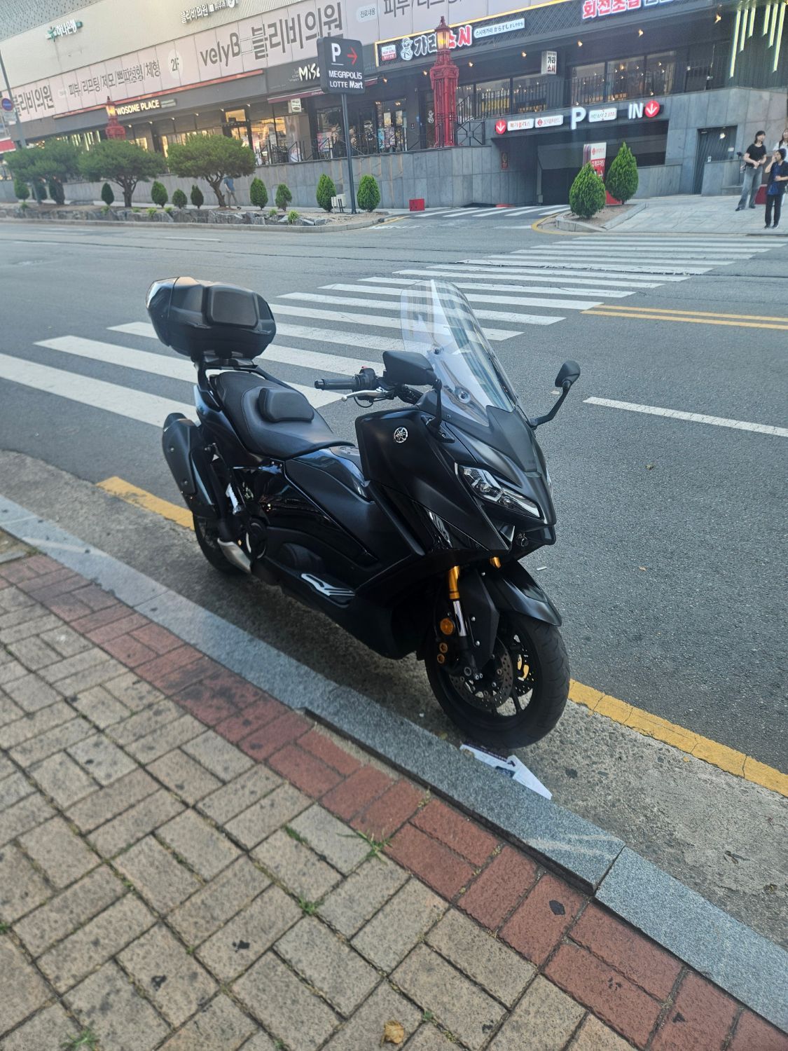 야마하 TMAX 560 main