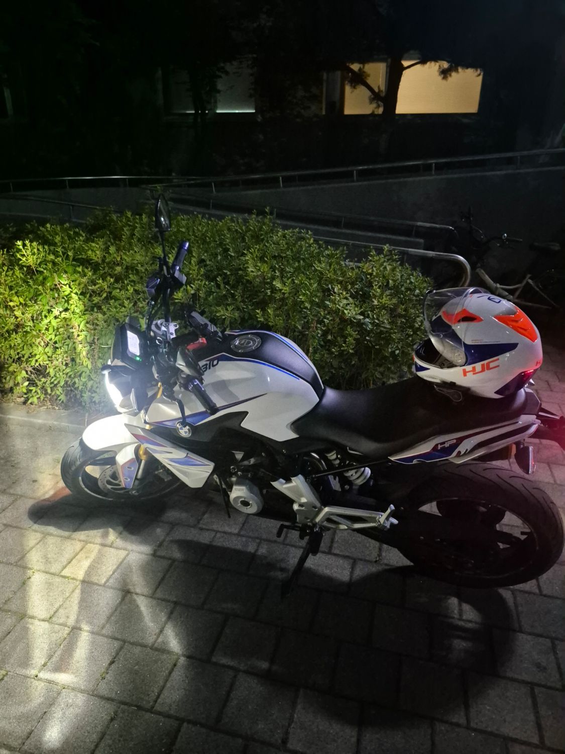 BMW G 310 R thumb 2