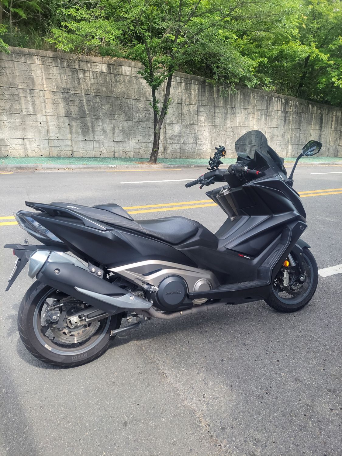킴코 AK 550 i main