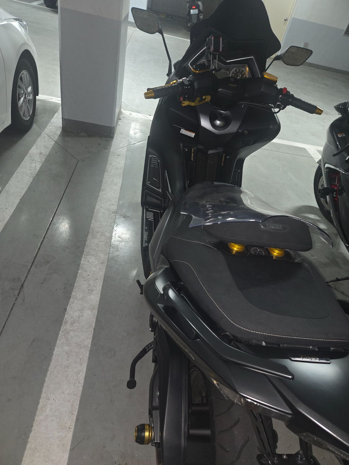 야마하 TMAX 530 more