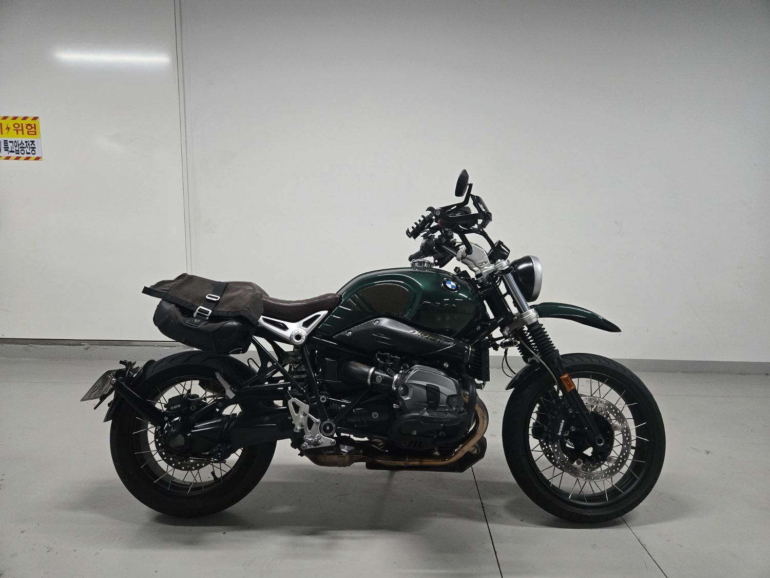BMW R nine T 어반 GS main