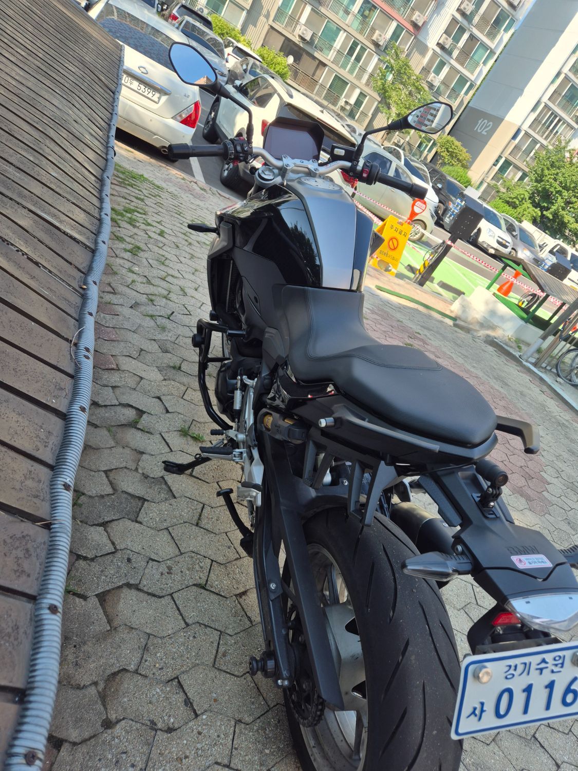 BMW F 900 R thumb 2