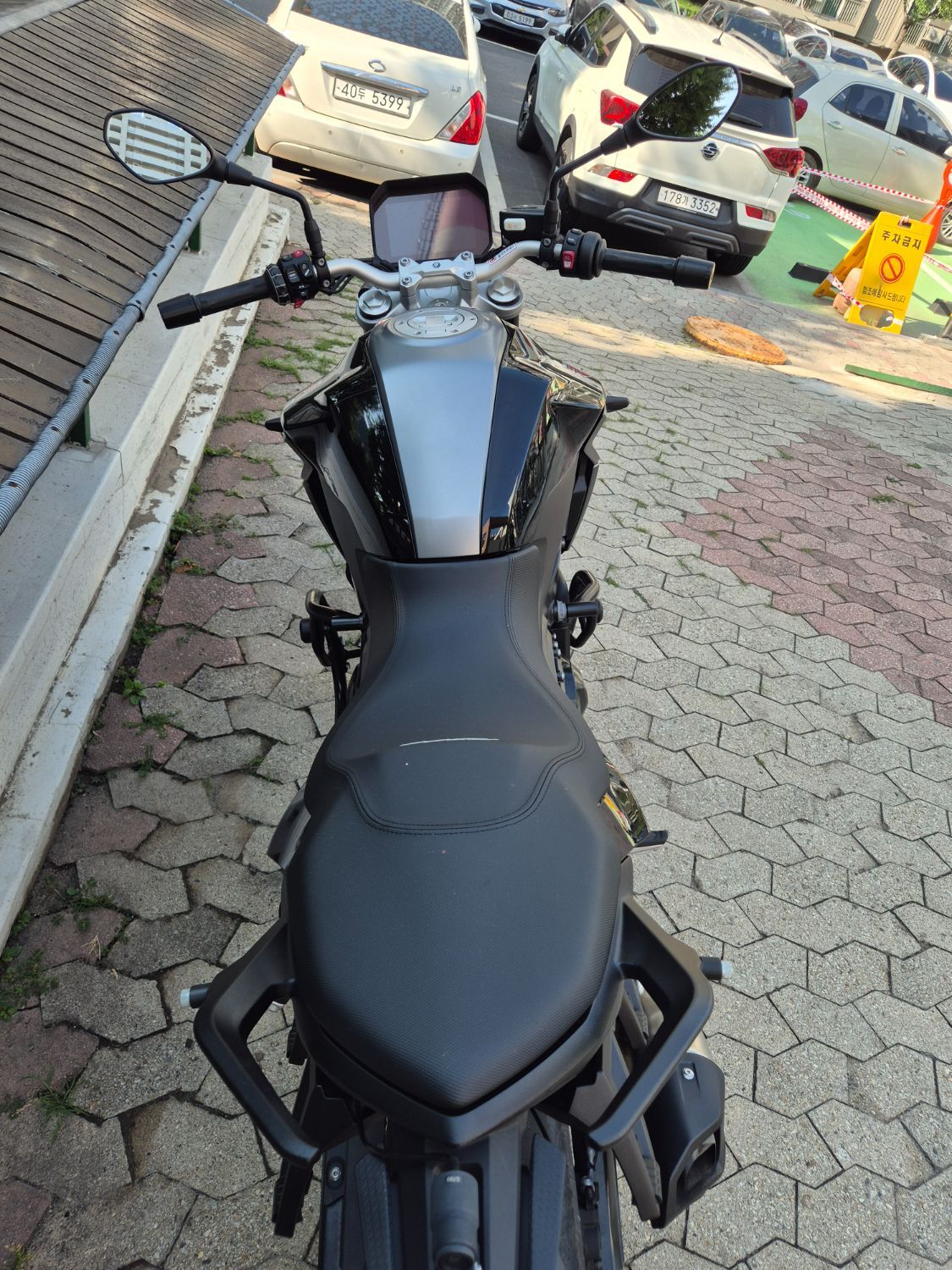 BMW F 900 R main