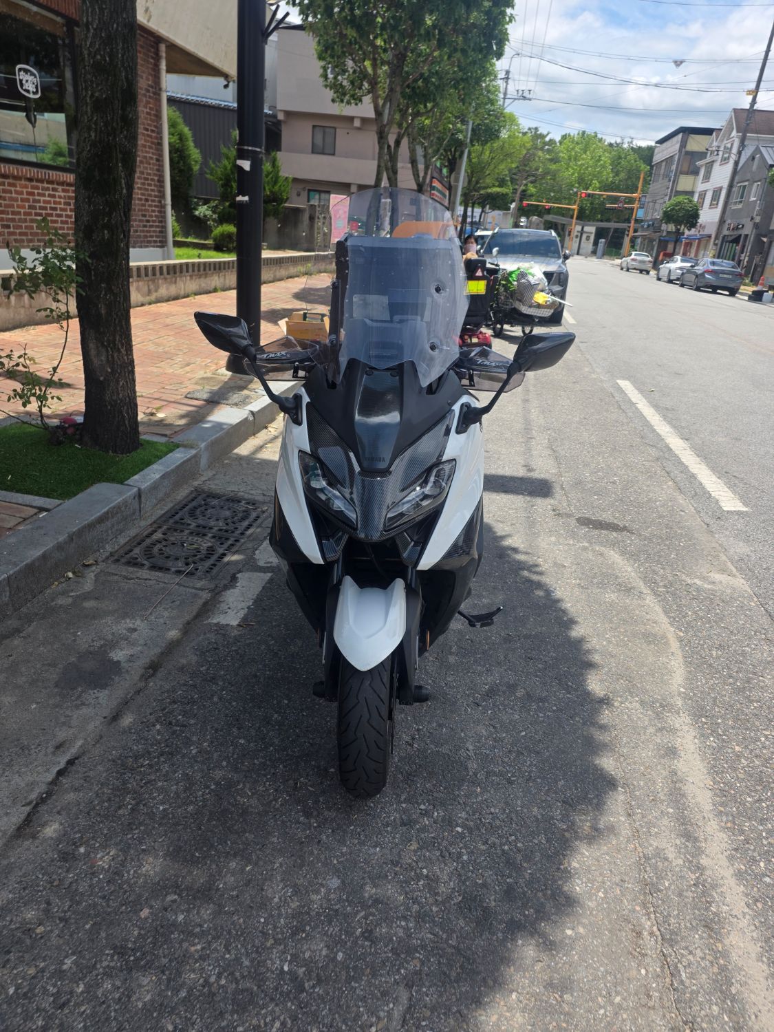 야마하 TMAX 560 main
