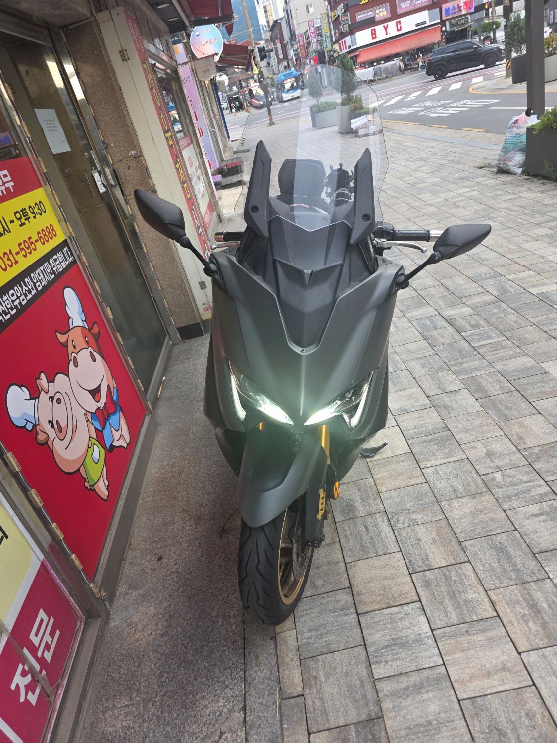 야마하 TMAX 560 main