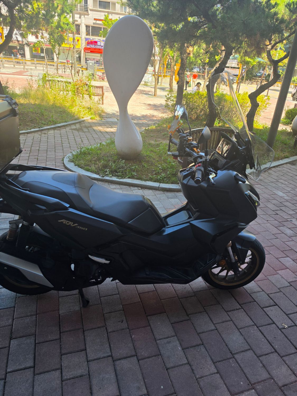 혼다 ADV 350 more
