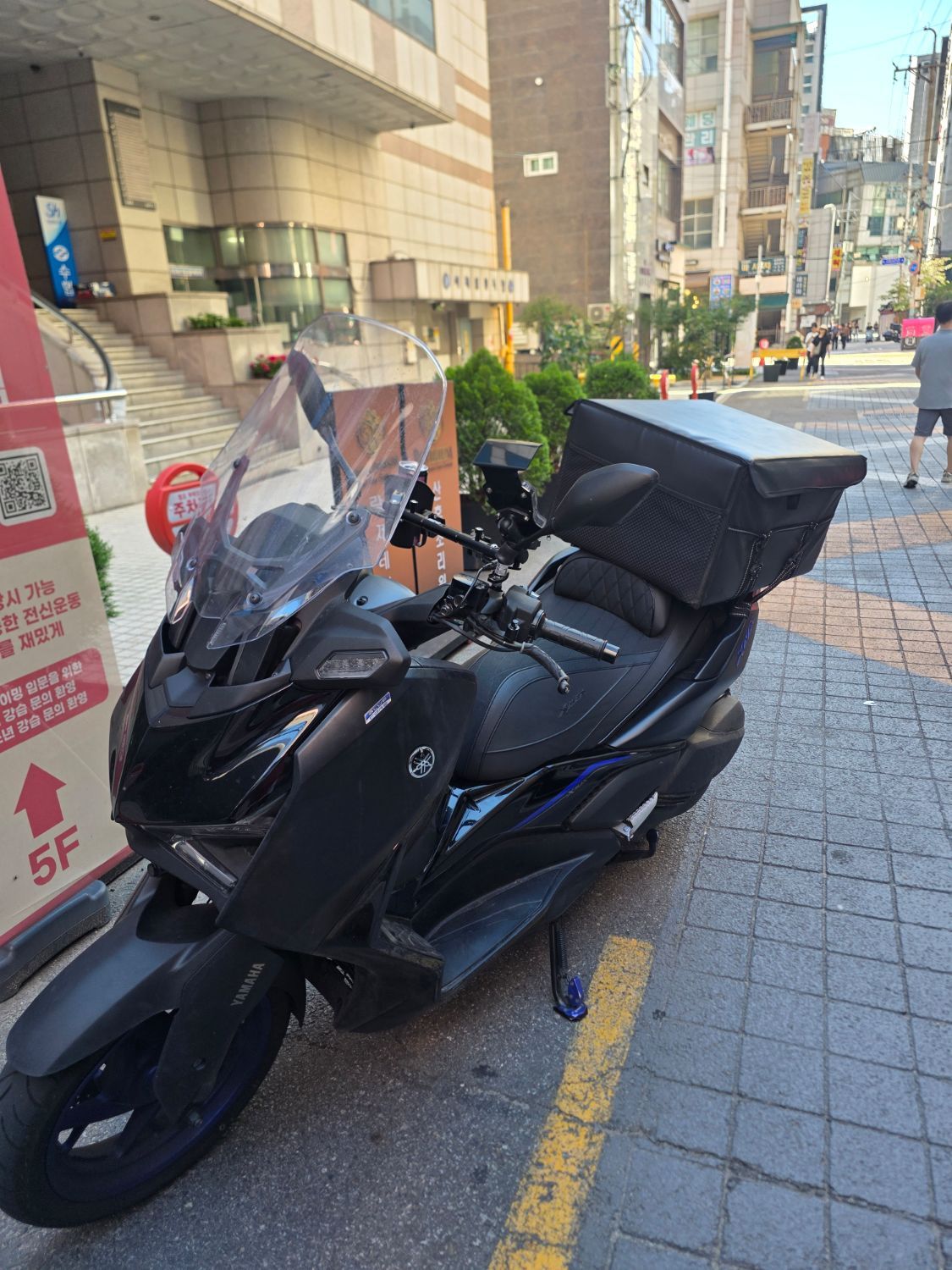 야마하 XMAX 300 ABS main