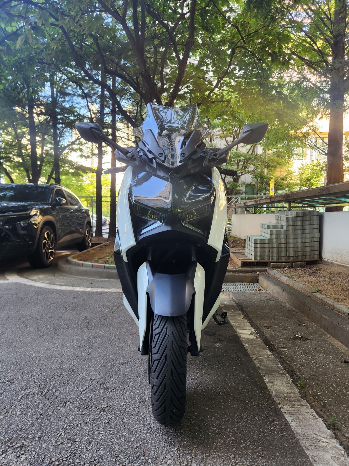 야마하 XMAX 300 ABS main