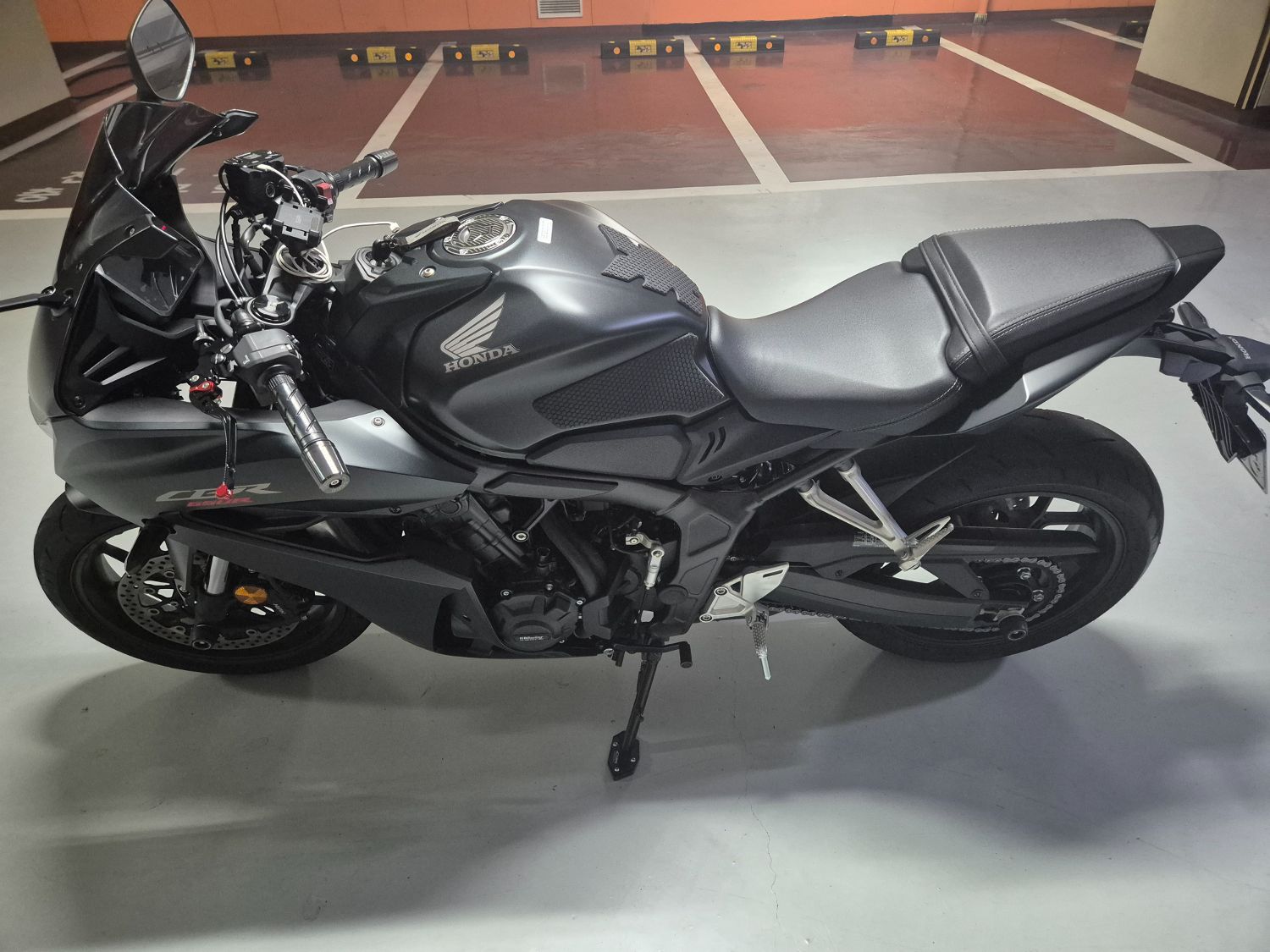 혼다 CBR 650 R E-CLUTCH thumb 2
