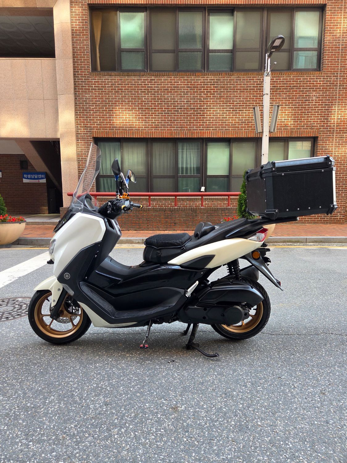 야마하 NMAX 125 more