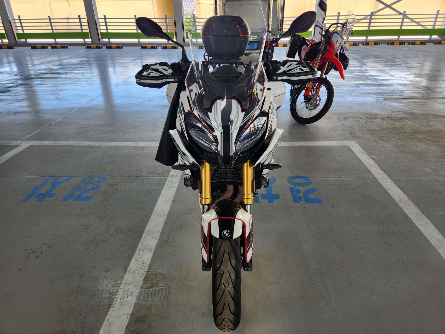 BMW F 900 XR thumb 2