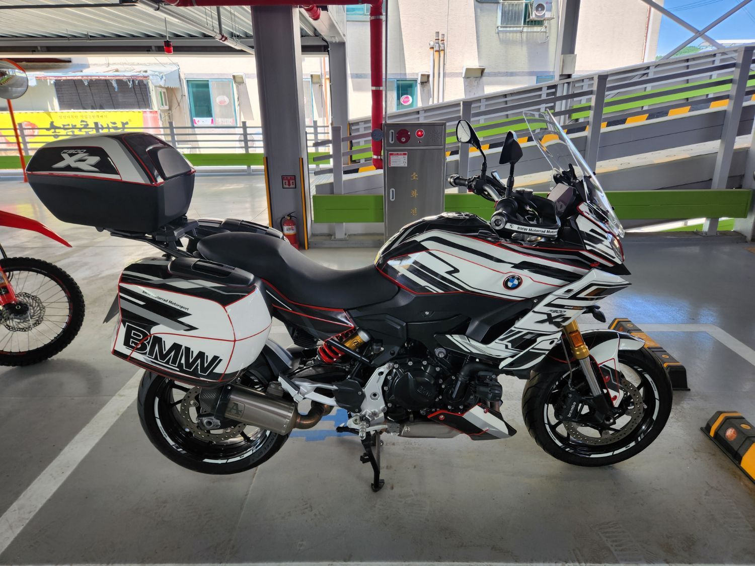 BMW F 900 XR more