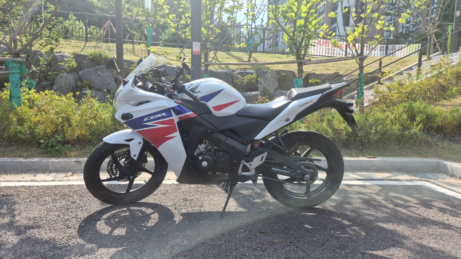 혼다 CBR 125 R thumb 2