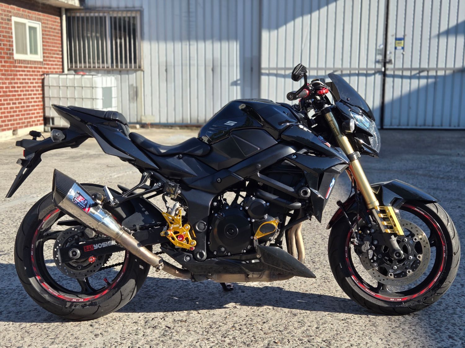 스즈키 GSR 750 A thumb 2