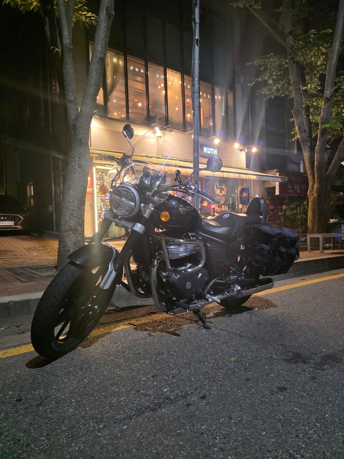 로얄엔필드 슈퍼메테오 650 more