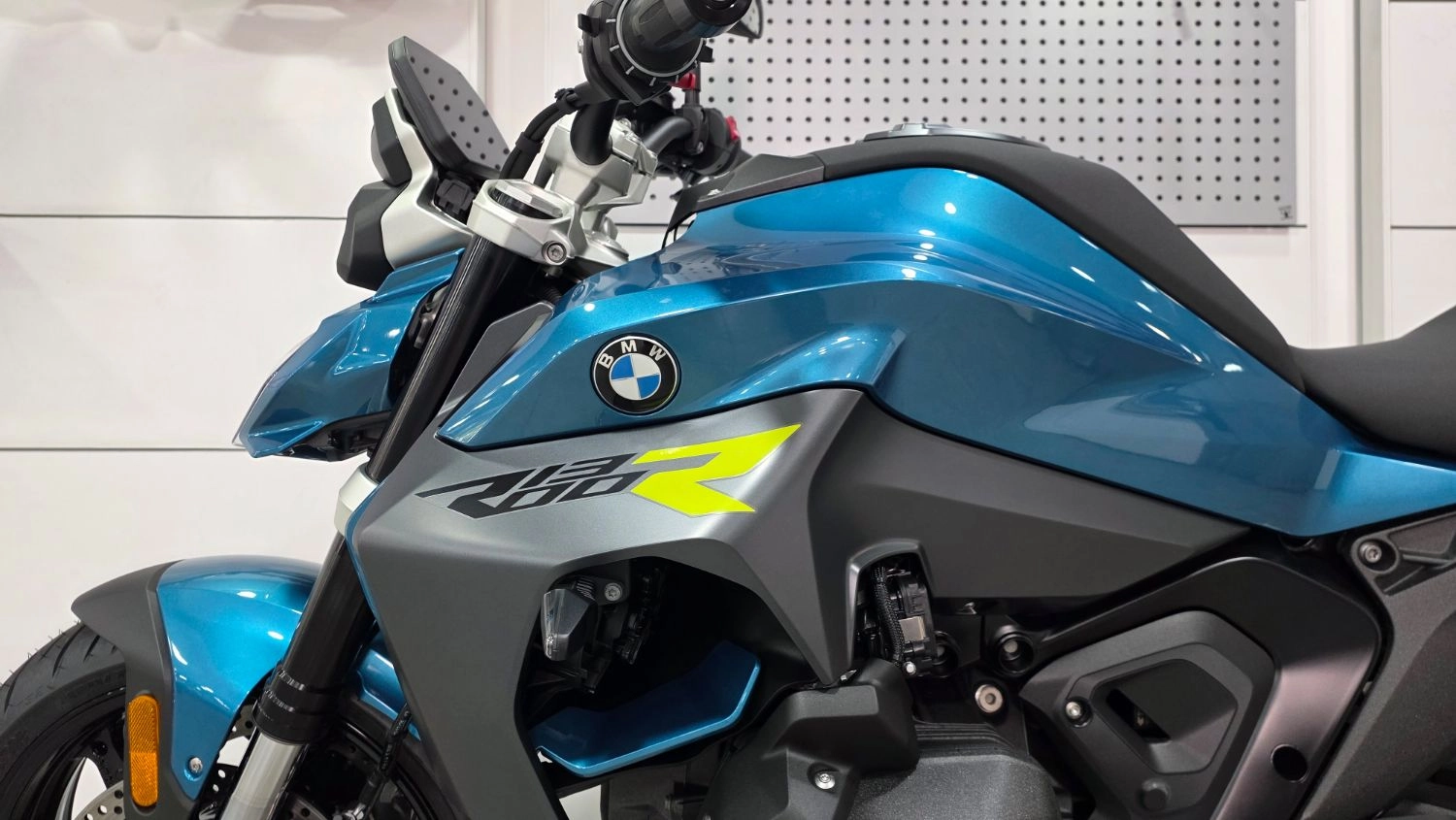 BMW R 1300 R 2026 블루 사진 3