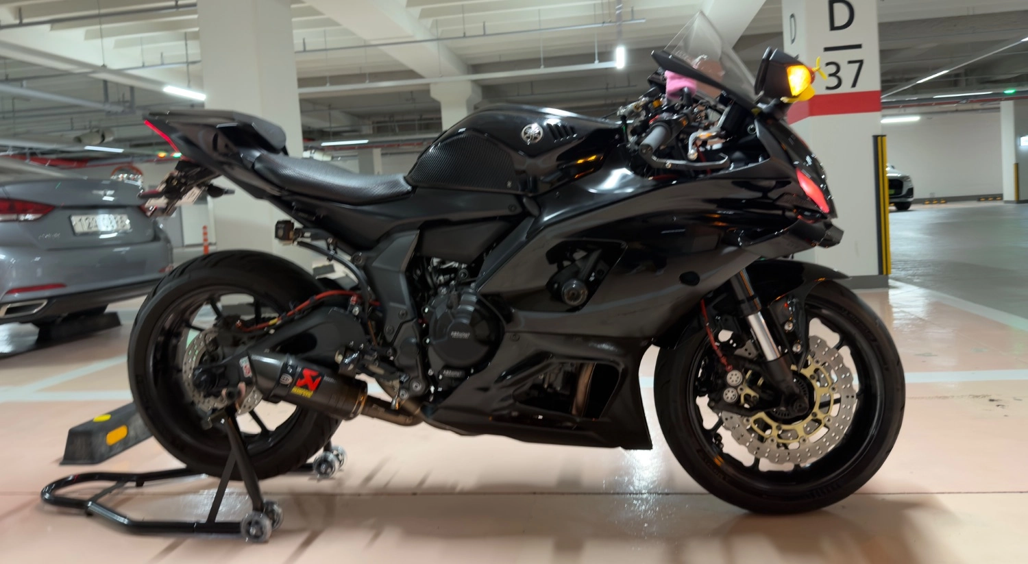 야마하 YZF R7 2022 블랙 사진 3