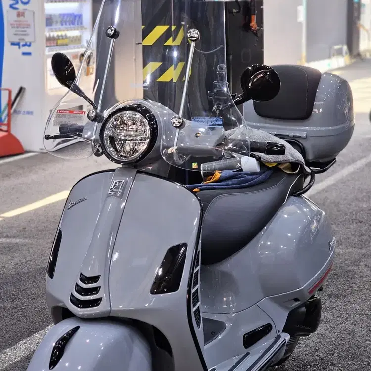 베스파 GTS 300 슈퍼스포츠 main