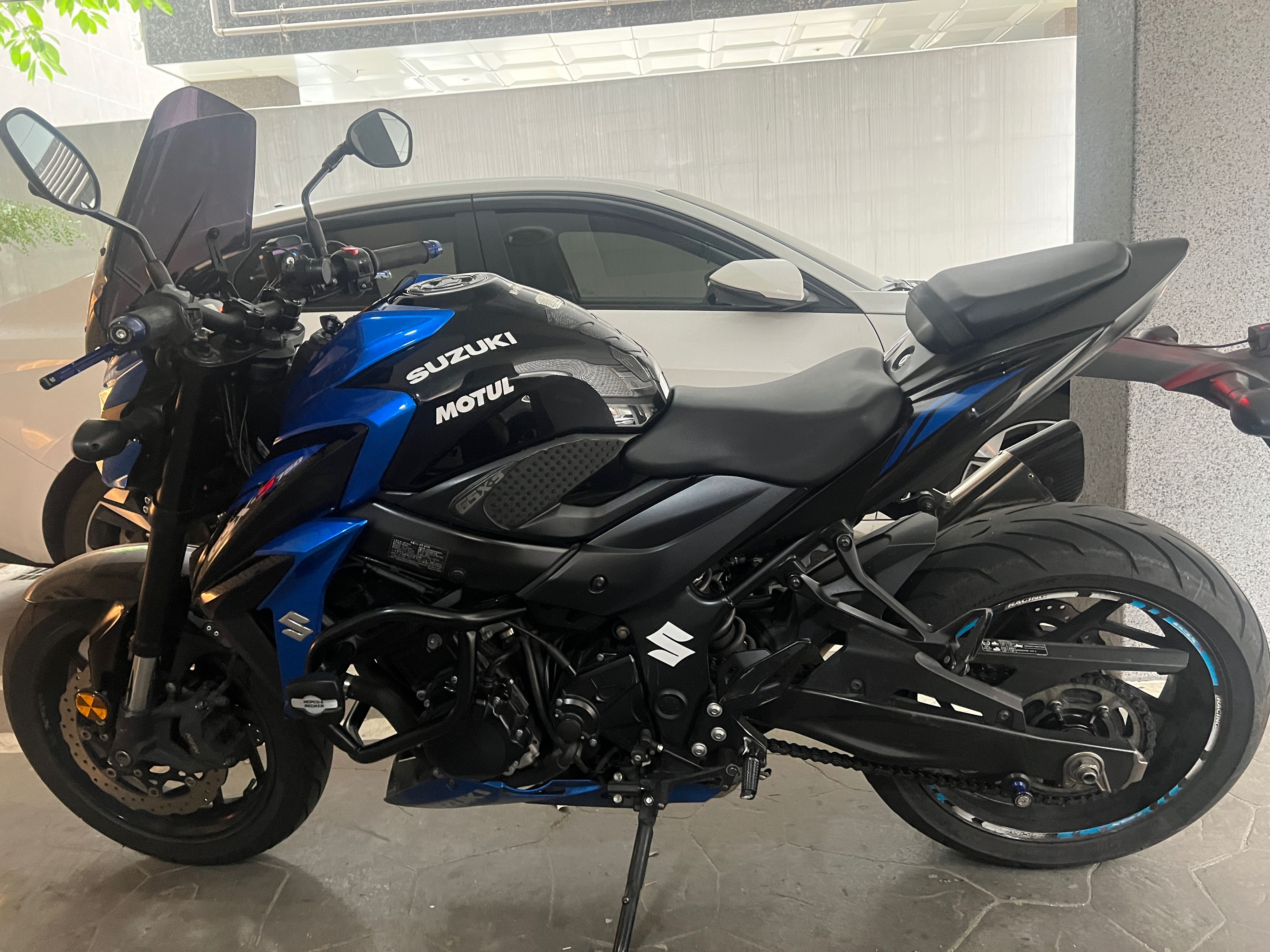 스즈키 GSX S 750 thumb 2