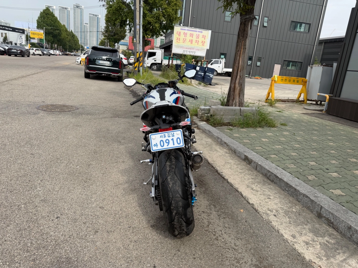 BMW M 1000 RR 2022 블랙 사진 4