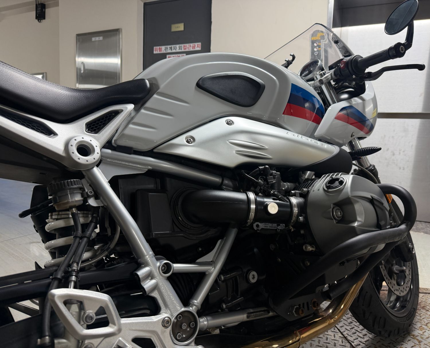 BMW R nine T 레이서 more