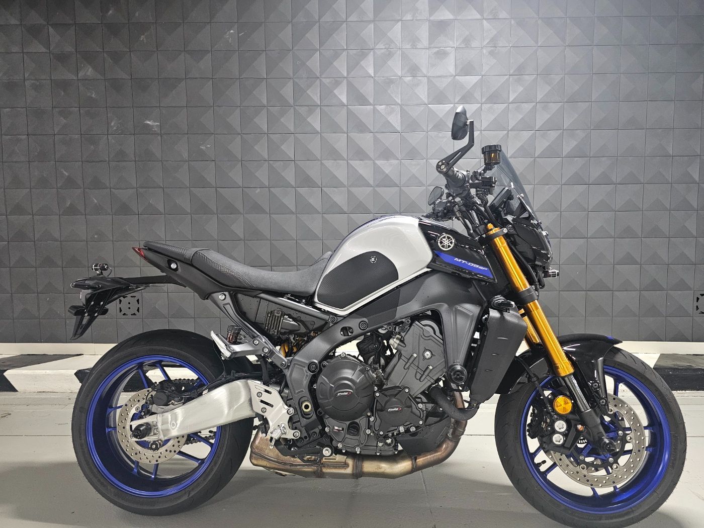 야마하 MT 09 SP thumb 2