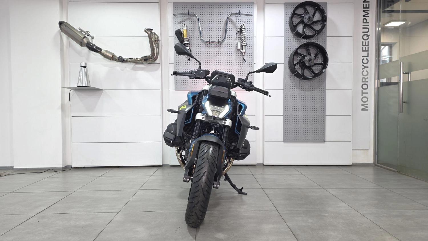 BMW R 1300 R 2026 블루 사진 5