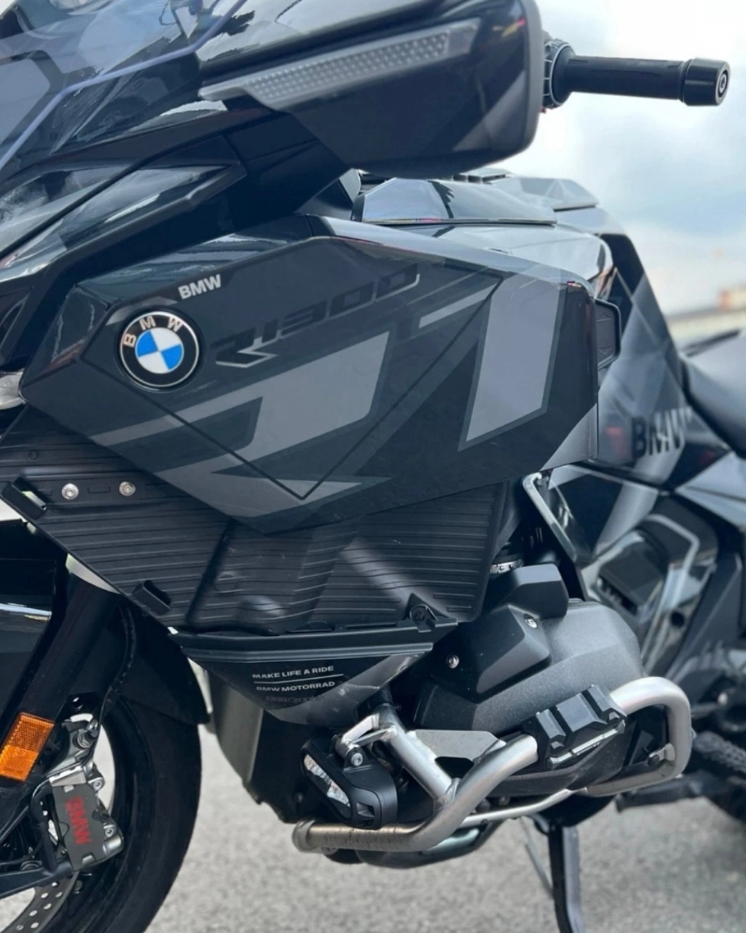 BMW R 1300 RT 2025 블랙 사진 4