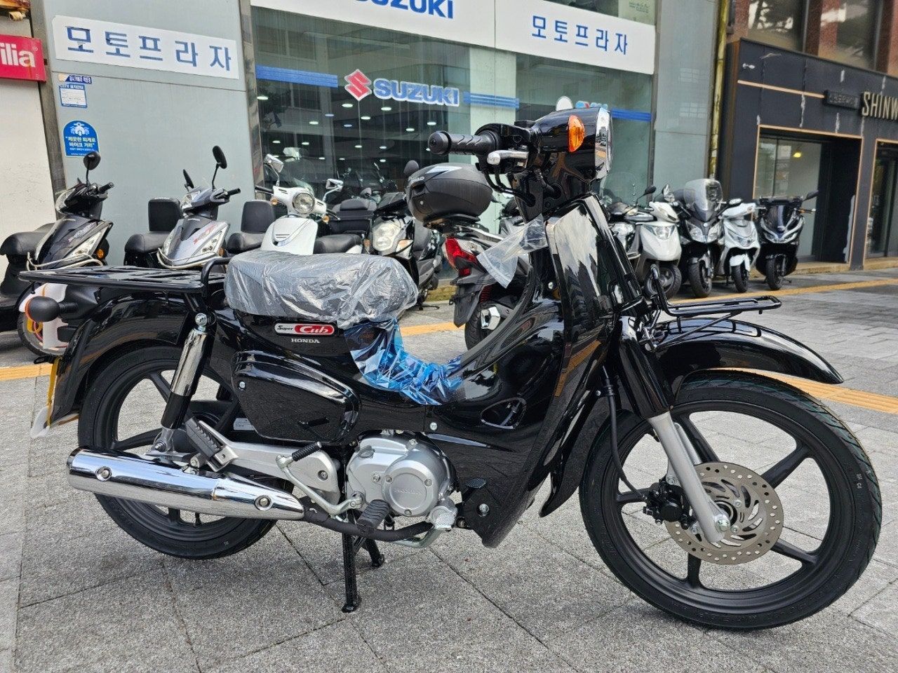 혼다 슈퍼 커브 110 more