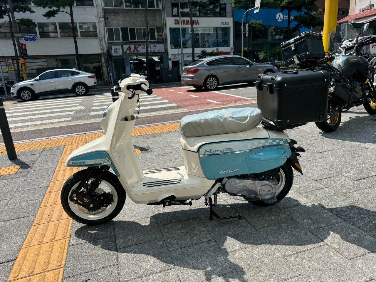 키웨이 플로라 125 more