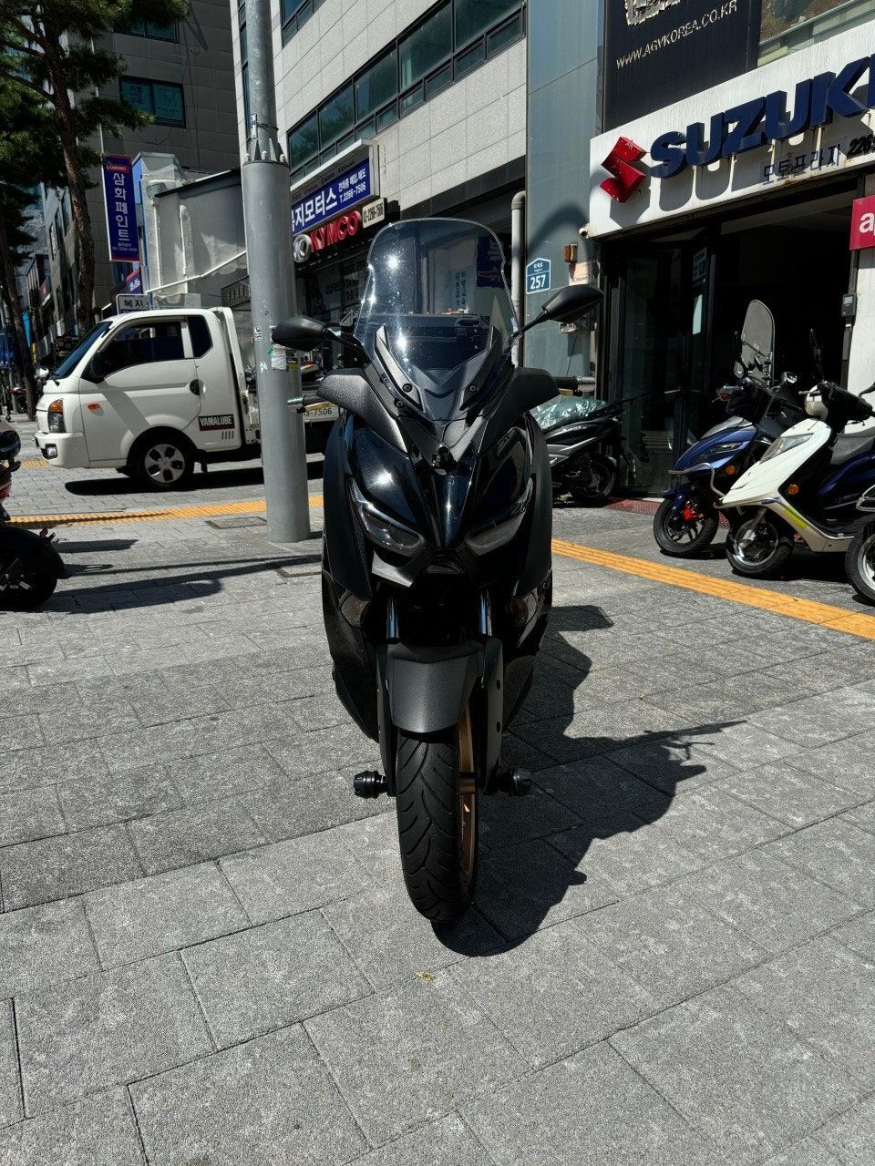 야마하 XMAX 300 ABS more