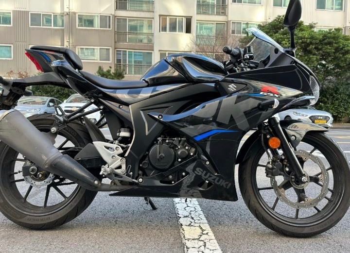 스즈키 GSX S 125 more