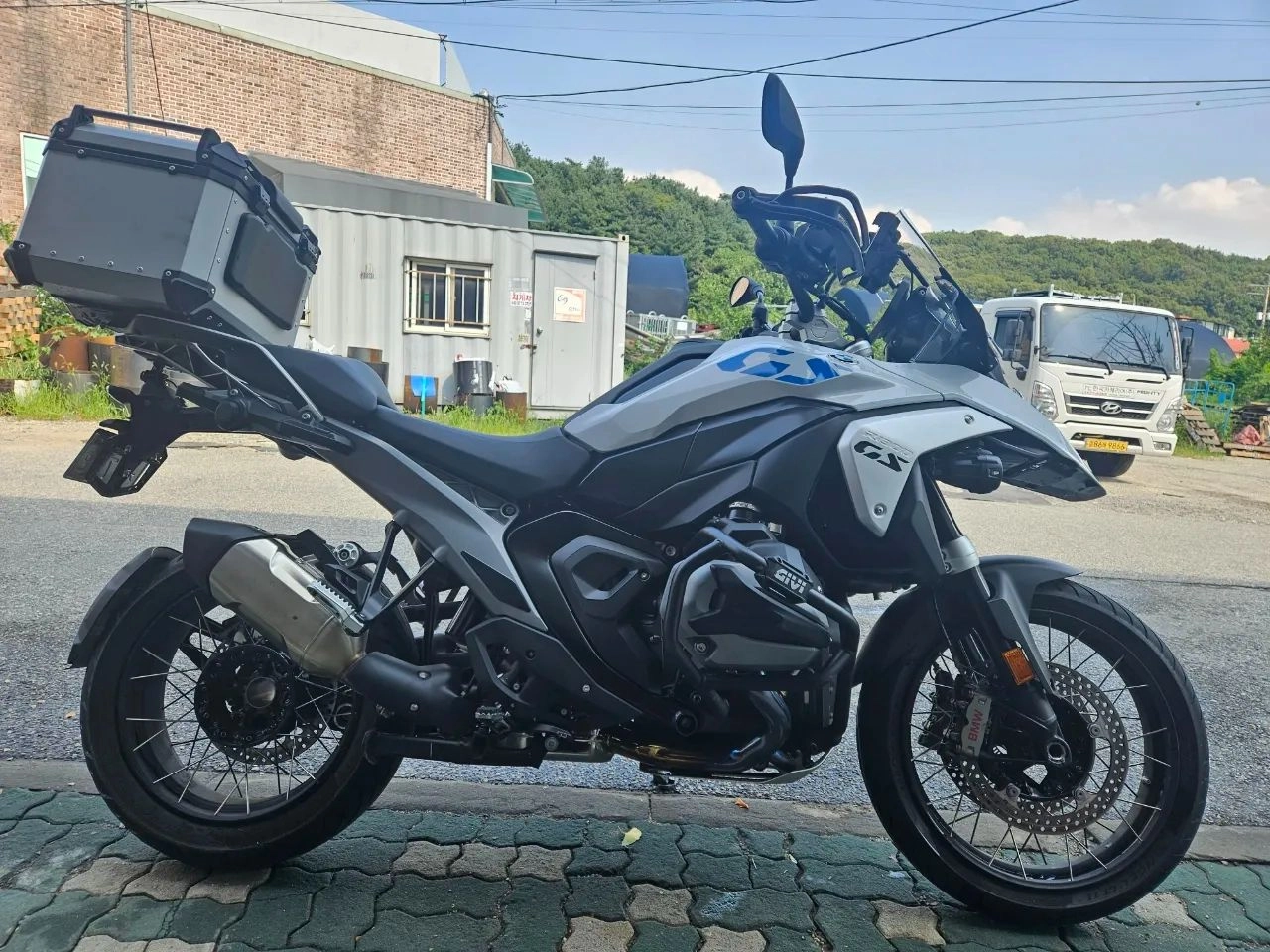 BMW R 1300 GS 2025 블루 사진 2
