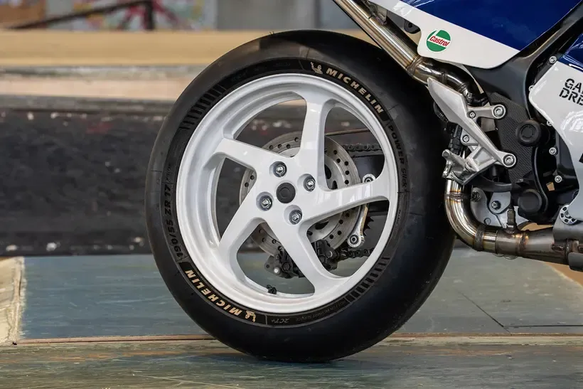 Stilmoto Honda CB750 Hornet RC30 custom rear wheel