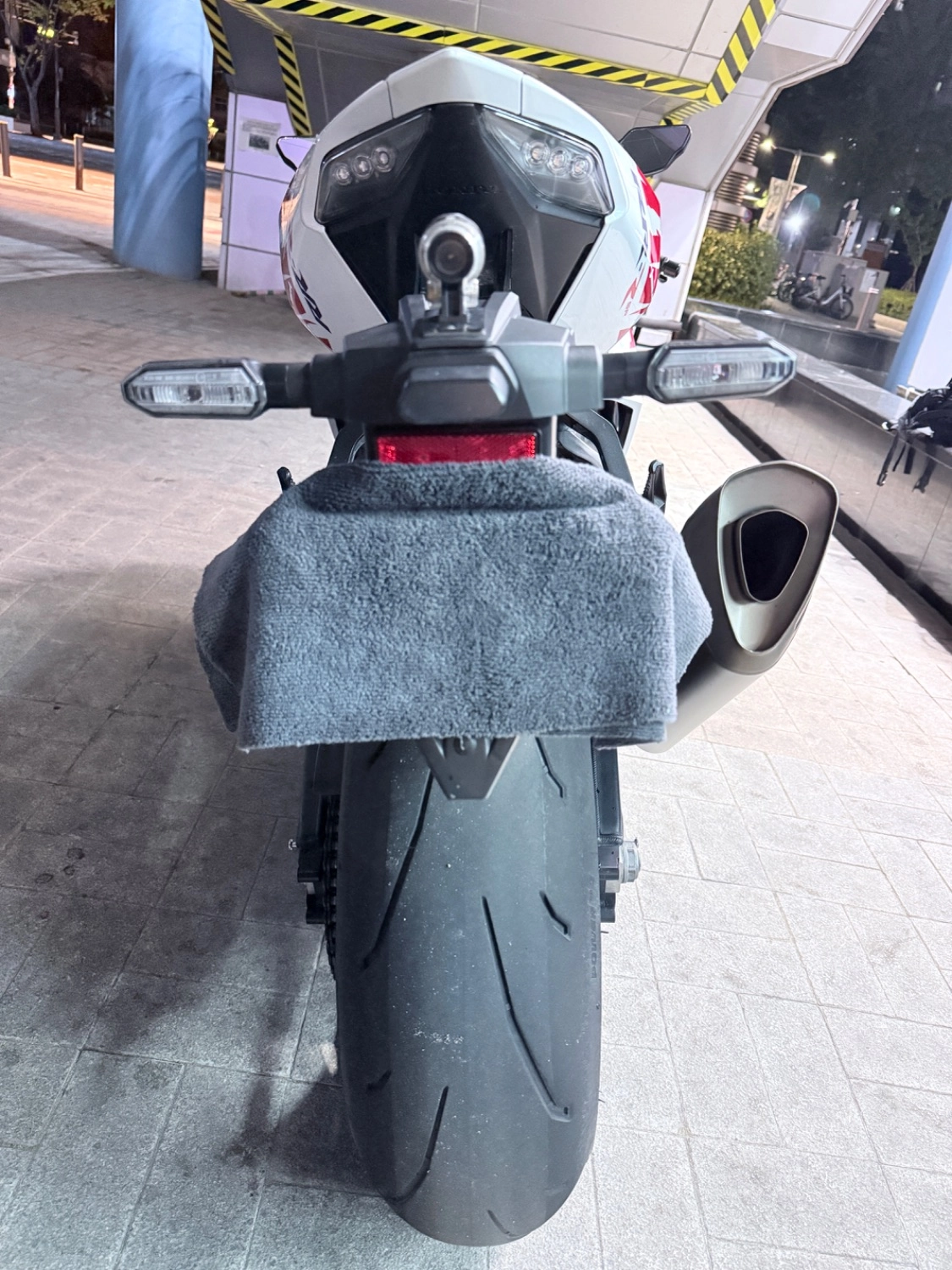 혼다 CBR 1000 RR-R 파이어블레이드 SP 2022 화이트 사진 7