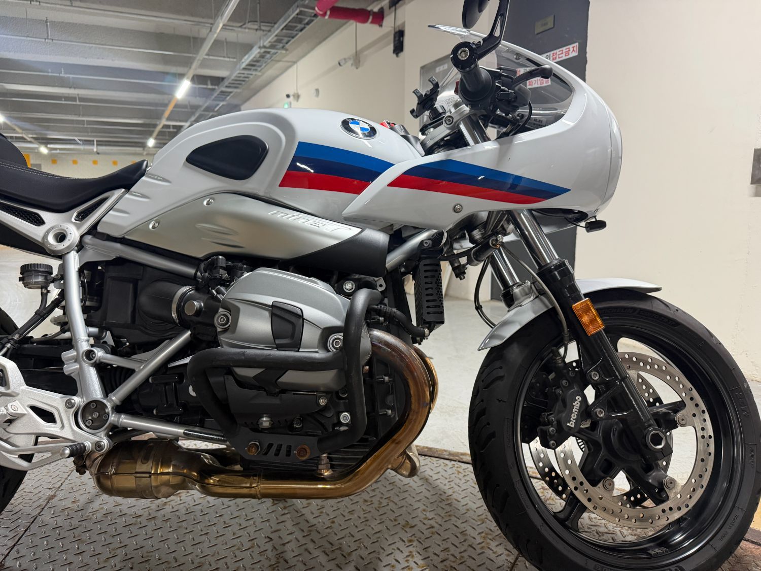 BMW R nine T 레이서 2019 화이트 사진 4