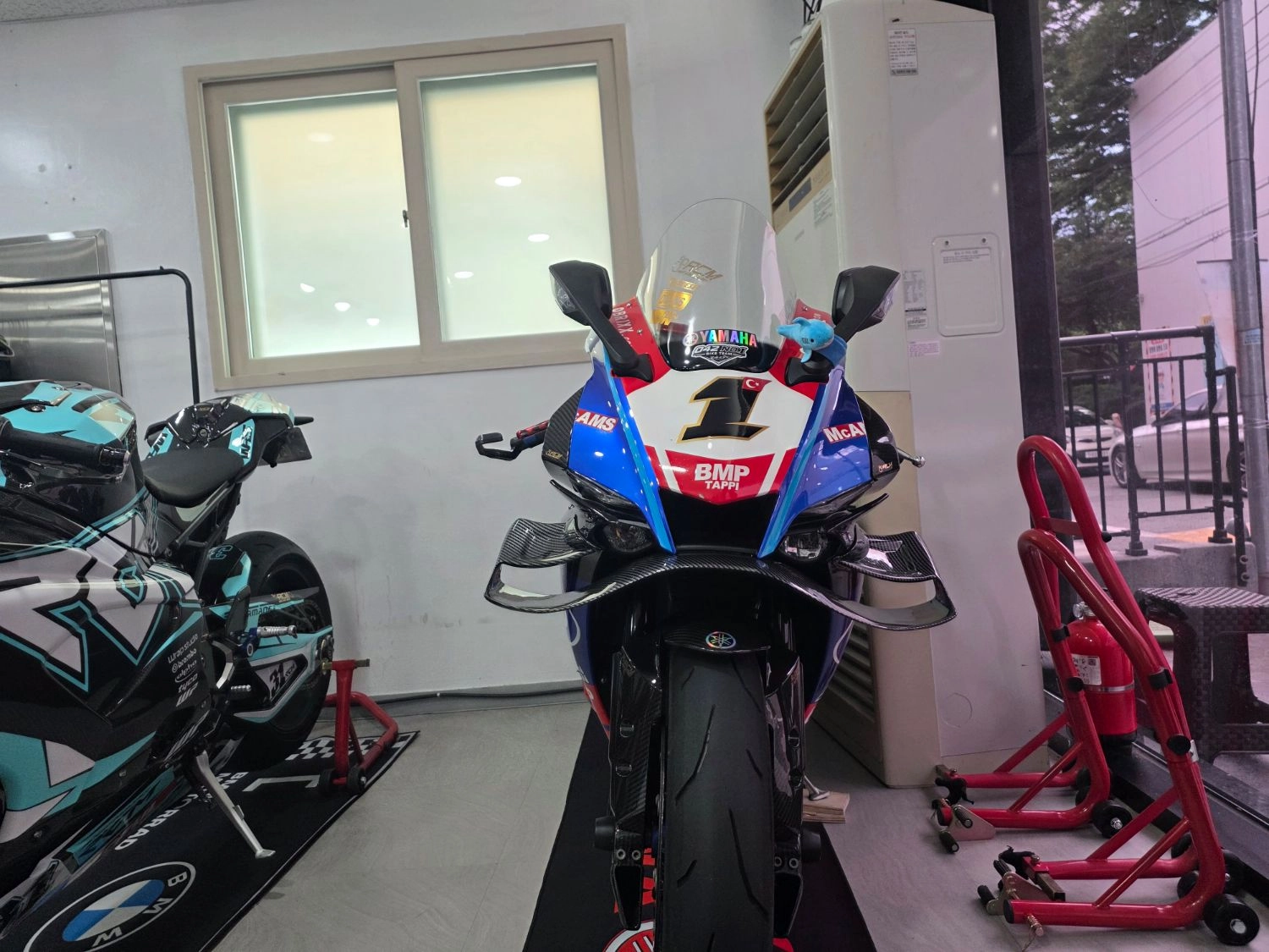 야마하 YZF R1 2022 블루 사진 1
