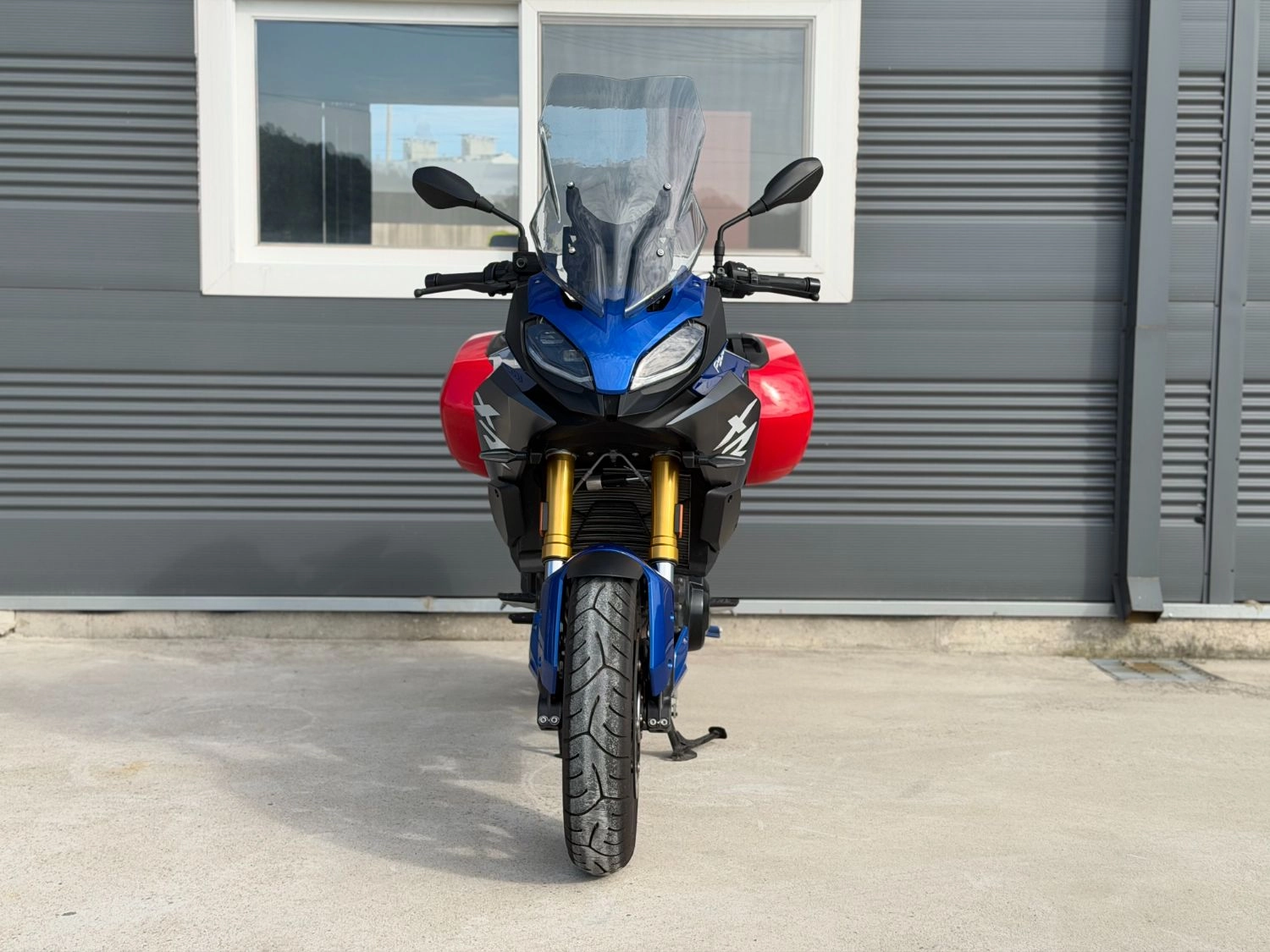 BMW F 900 XR 2024 블루