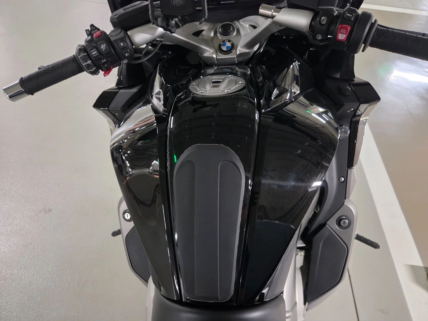 BMW K 1600 GTL 2024 블랙 사진 8