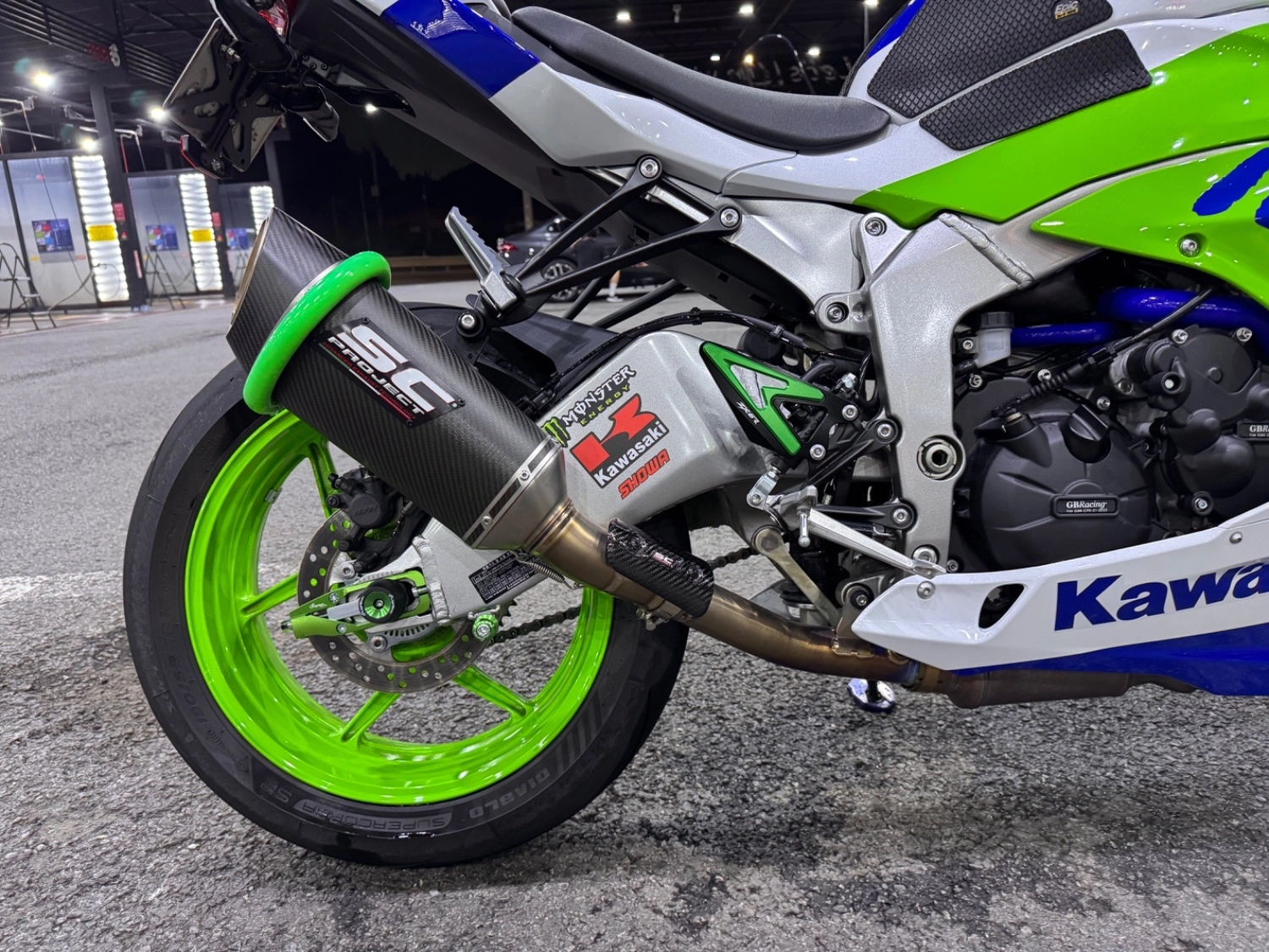 가와사키 닌자 ZX-6R 2024 그린 사진 8