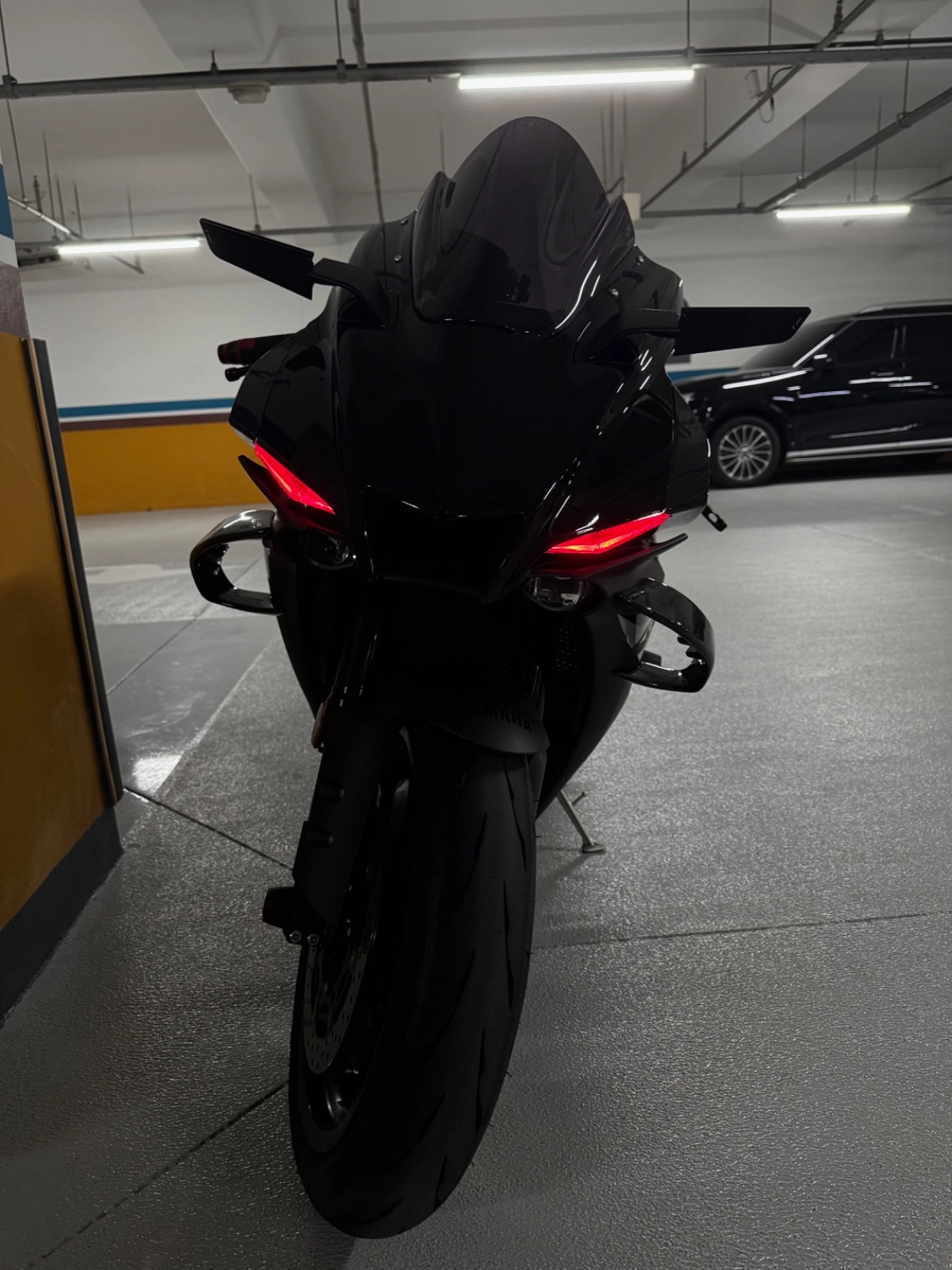 야마하 YZF R1 2026 블랙 사진 1