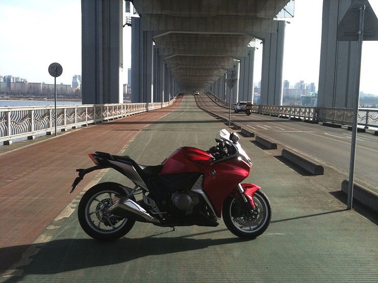 혼다 VFR 1200 F 2012 버건디 사진 2