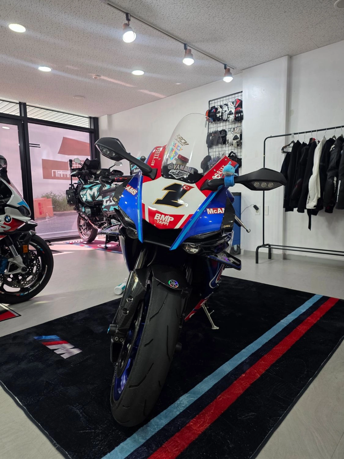 야마하 YZF R1 2022 블루 사진 3