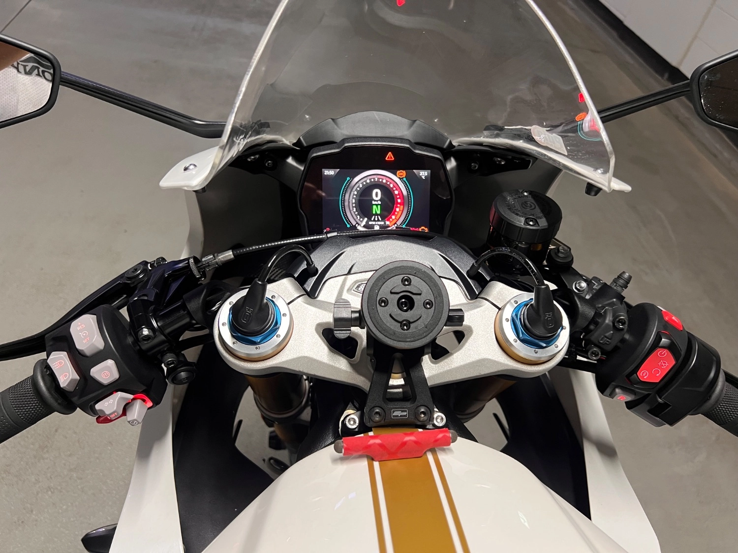 트라이엄프 스피드 트리플 1200 RR 2023 화이트 사진 7
