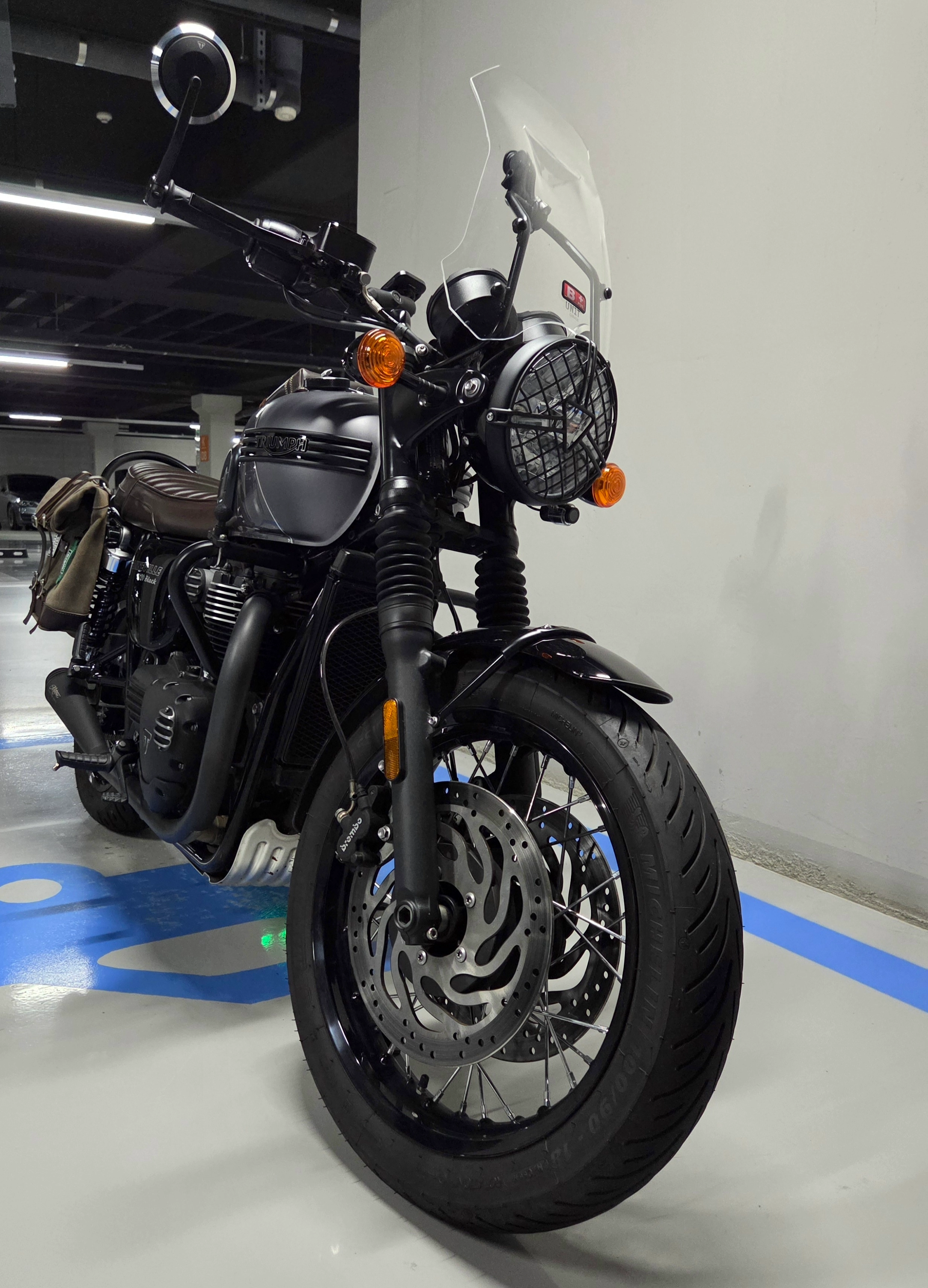 트라이엄프 본네빌 T120 블랙 2025 블랙 사진 3