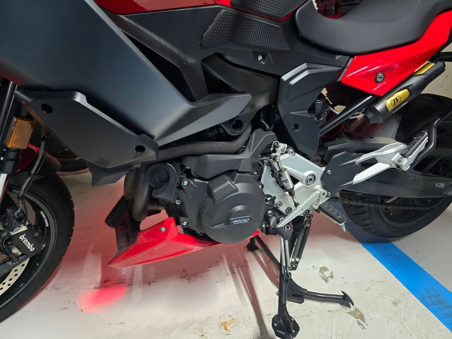 BMW F 900 XR 2025 레드 사진 2