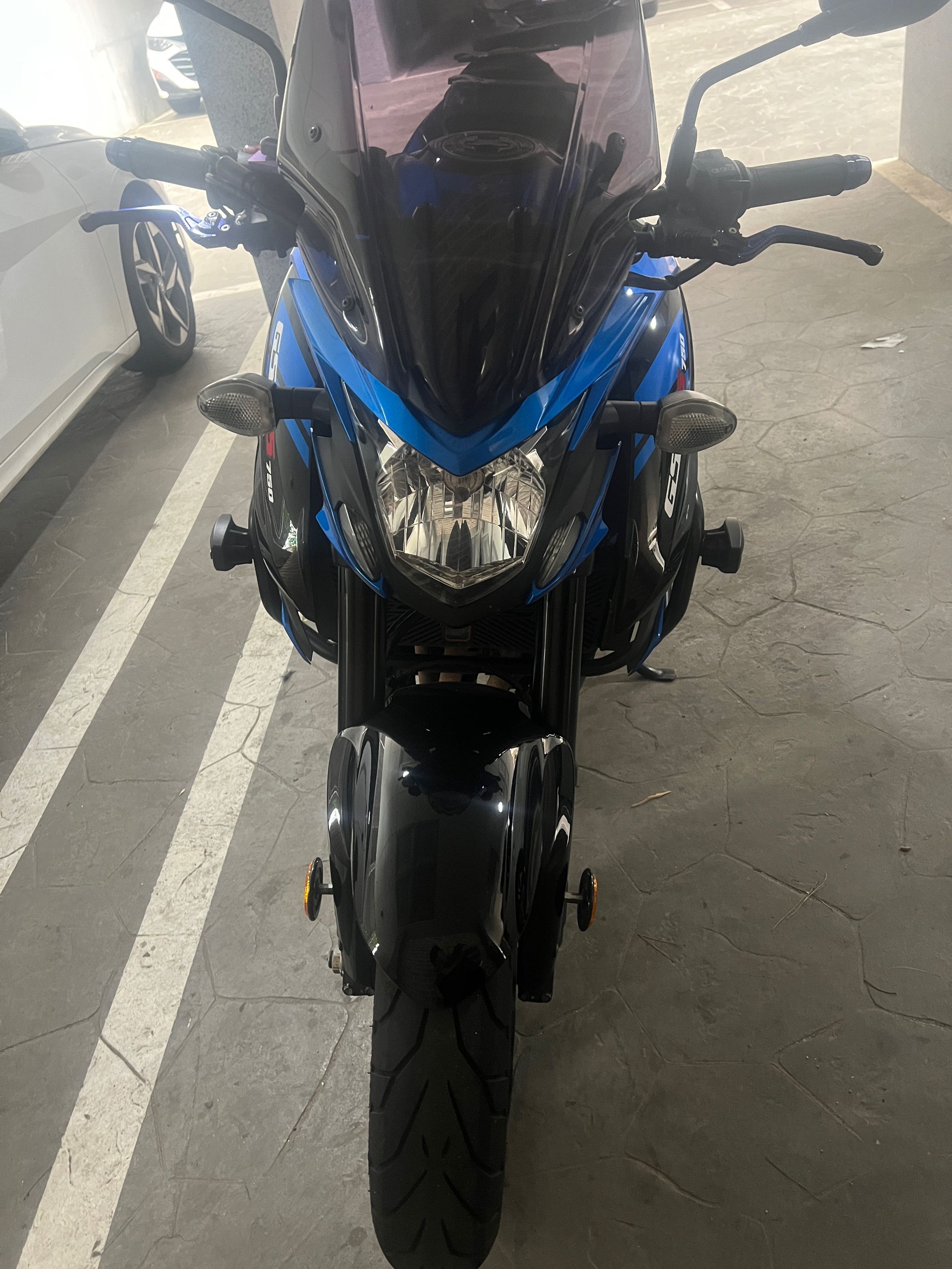 스즈키 GSX S 750 more